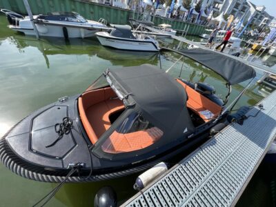 6A3392F8-0CA4-4E5A-8AF5-8975C3327E66